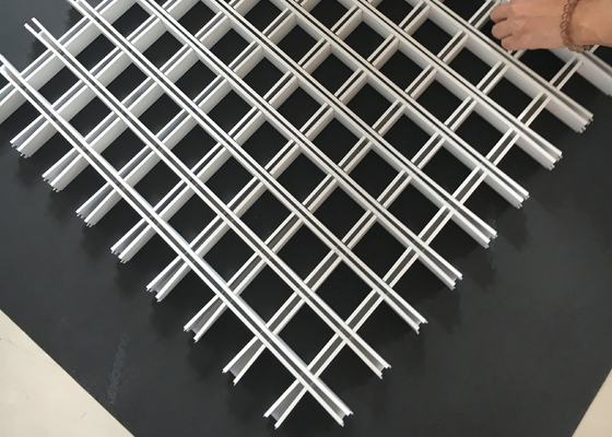 백색에 있는 알루미늄 정방형 격자 석쇠 중단된 천장