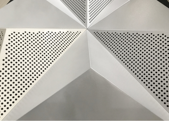 음향 사운드 흡수벽 천장 패널을 위한 천정 시스템에서 퍼포레이티드 3D 스냅 클립