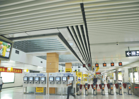 알루미늄 방해 상한 잘못된 중단된 스트립 블레이드 체테일링훠 공항을 곱슬곱슬하게 하는 건축학 데코레이팅