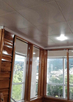 세륨 호텔을 위한 천장에 있는 청각적인 천장 도와 백색 색깔 파 기공 알루미늄 클립
