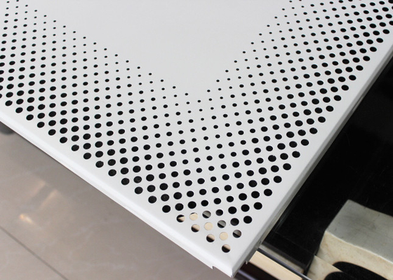 천장판에 있는 알루미늄 클립은 0.7mm 둥근 구멍 기공 ISO9001를 타일을 붙입니다